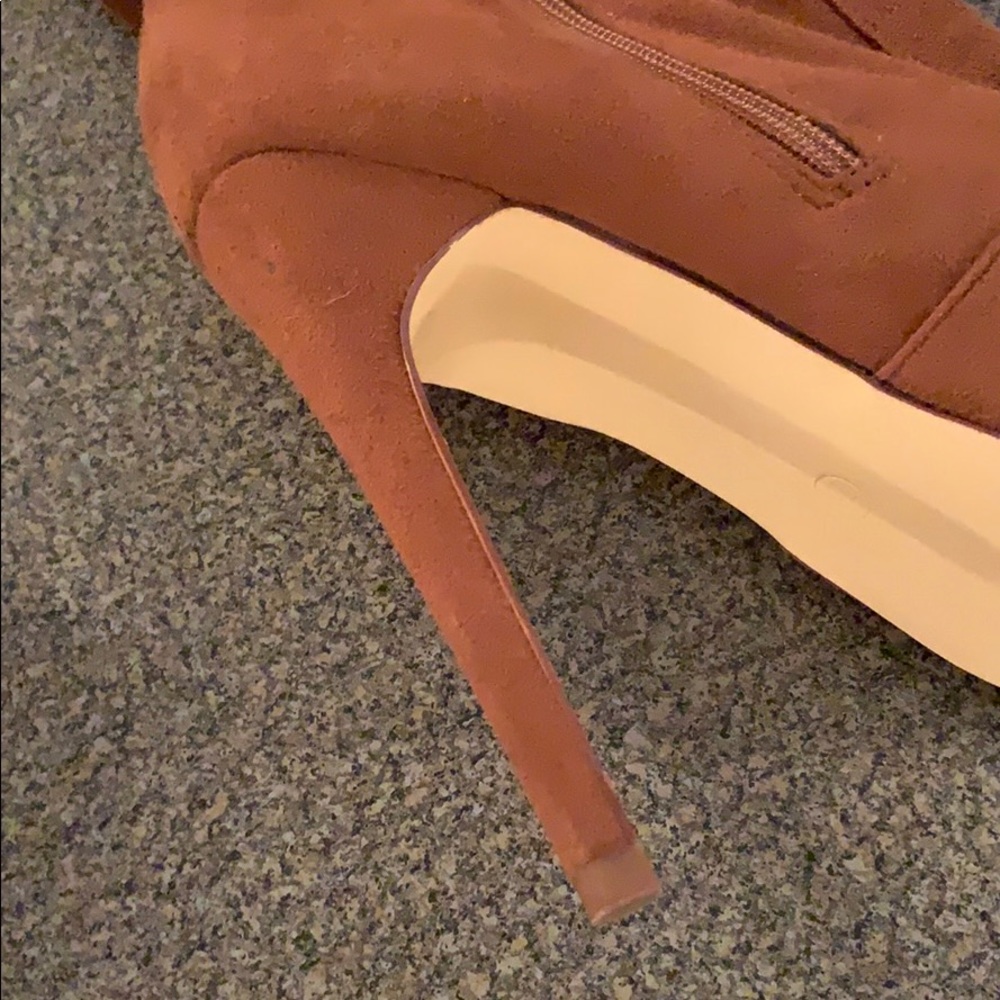 Boots - Picture 3 of 8